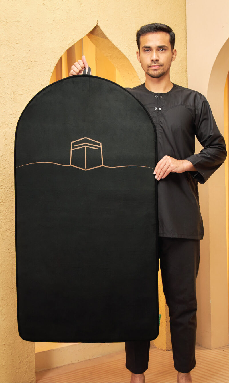 Arche Abbad in Black