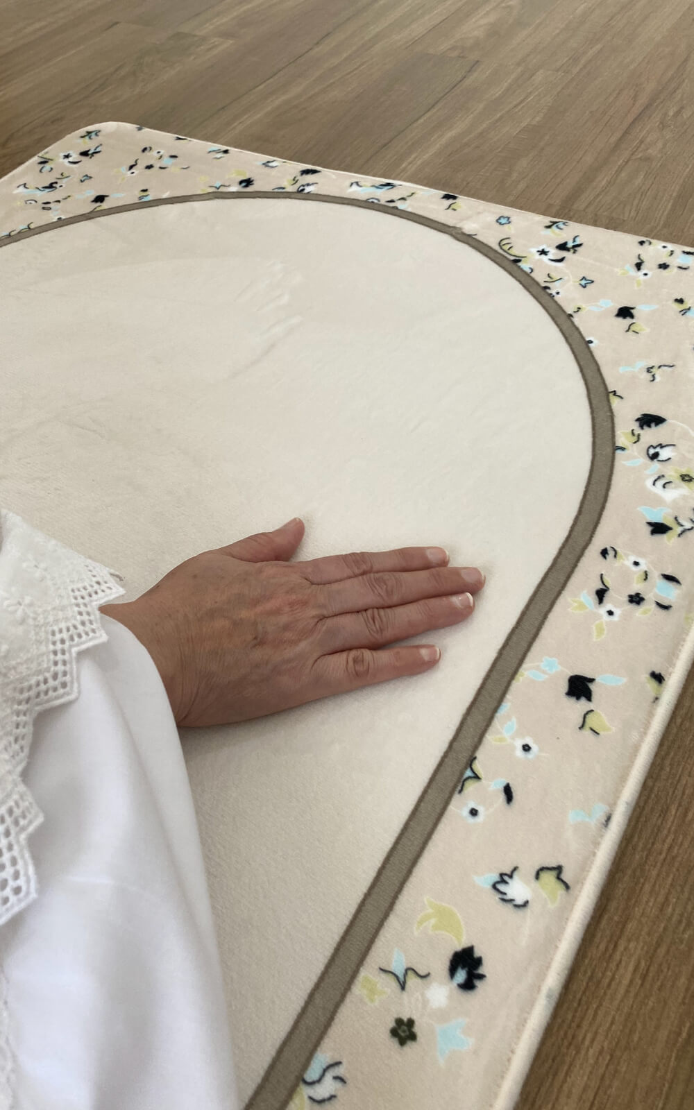 Square Radwa Ivory – alt